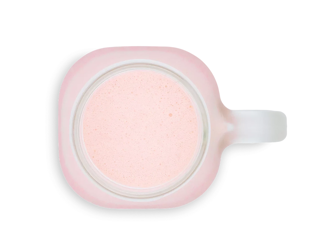 Diet Strawberry Shake - with added skyr (or non-fat greek yoghurt) and berries