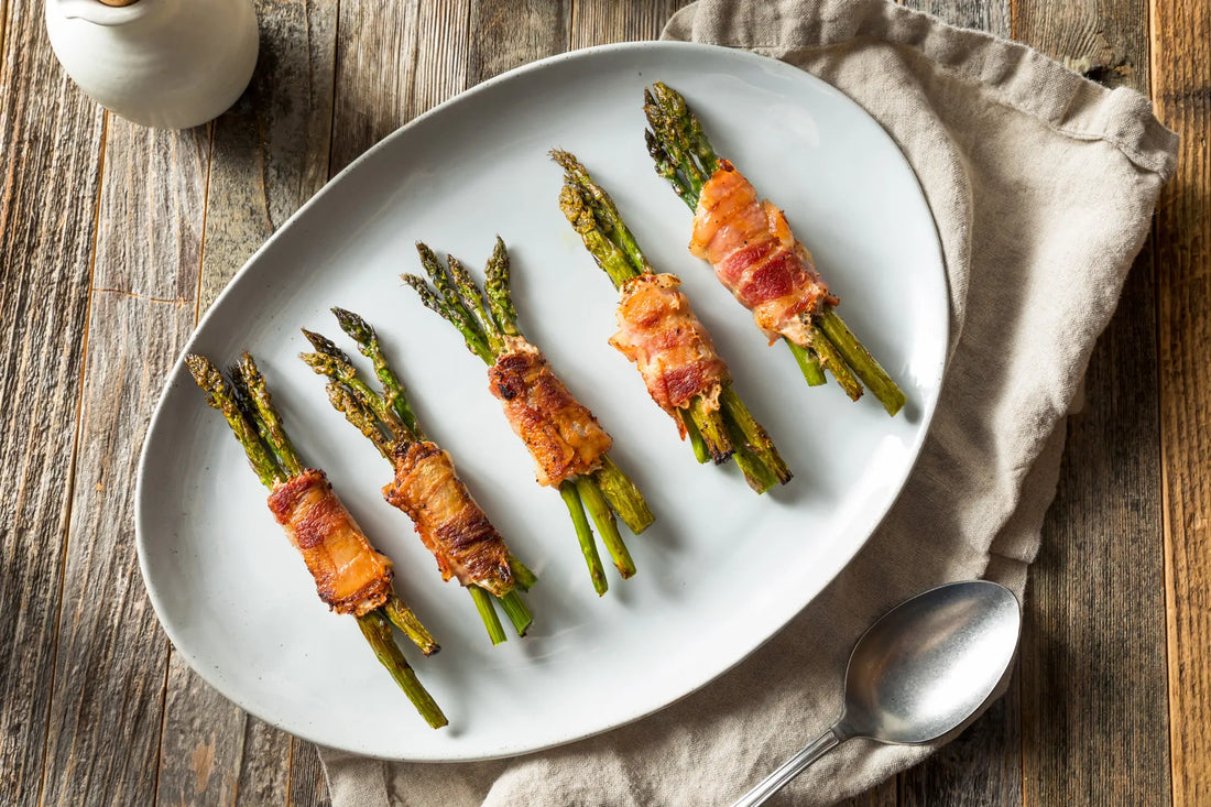 Snack asparagus with turkey bacon