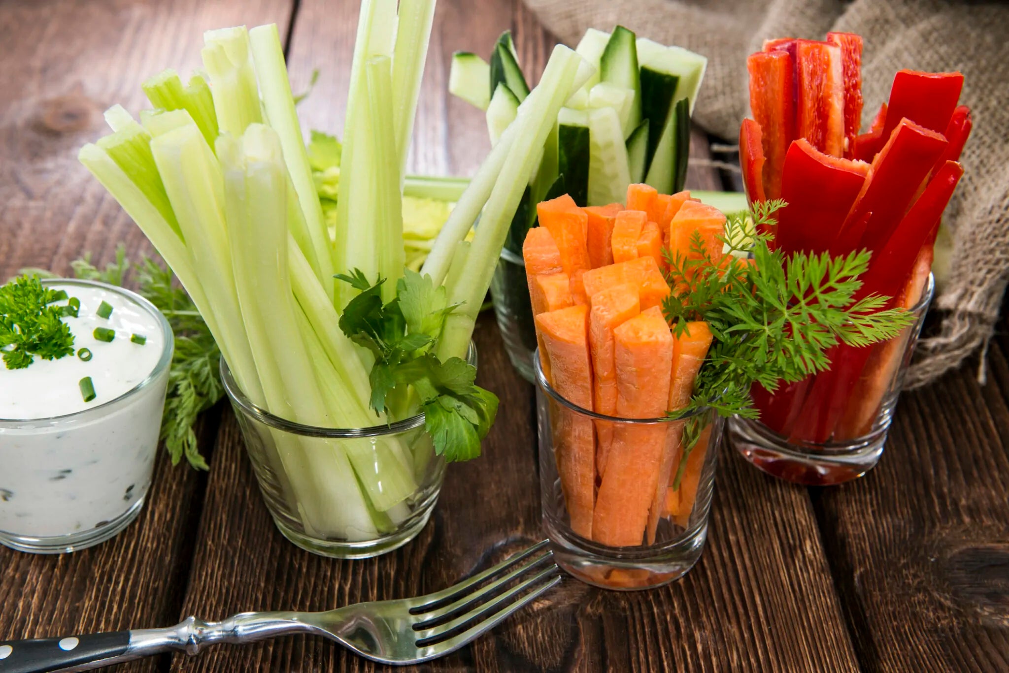 Vegetable snacks with pea dip